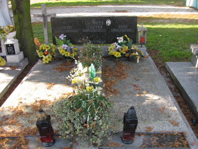 Grób Elżbieta Holisz